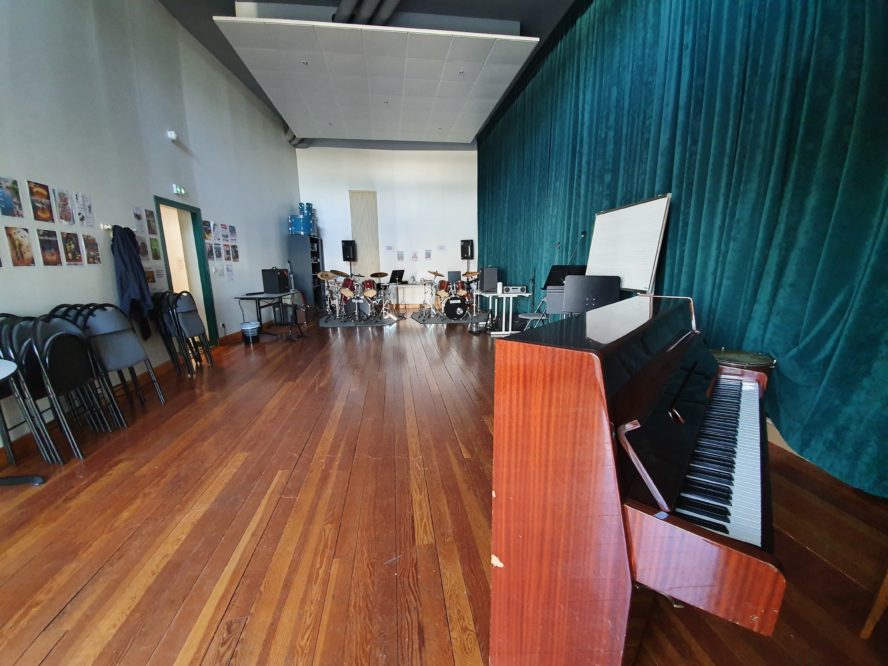 photo de la salle Zappa de l'école de musique de Saint-Benoît à la Hune